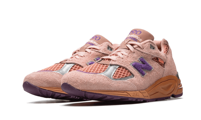 990-v2-salehe-bembury-sand-be-the-time-socksforsport