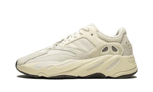 yeezy-700-analog-socksforsport